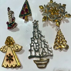 Festive Christmas Brooch, Lot